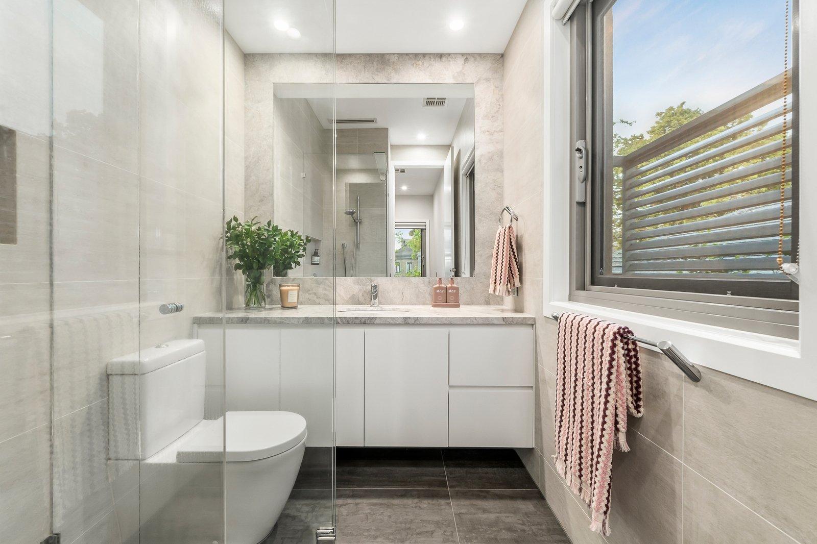 2/11 Leura Grove, Hawthorn East, 3123