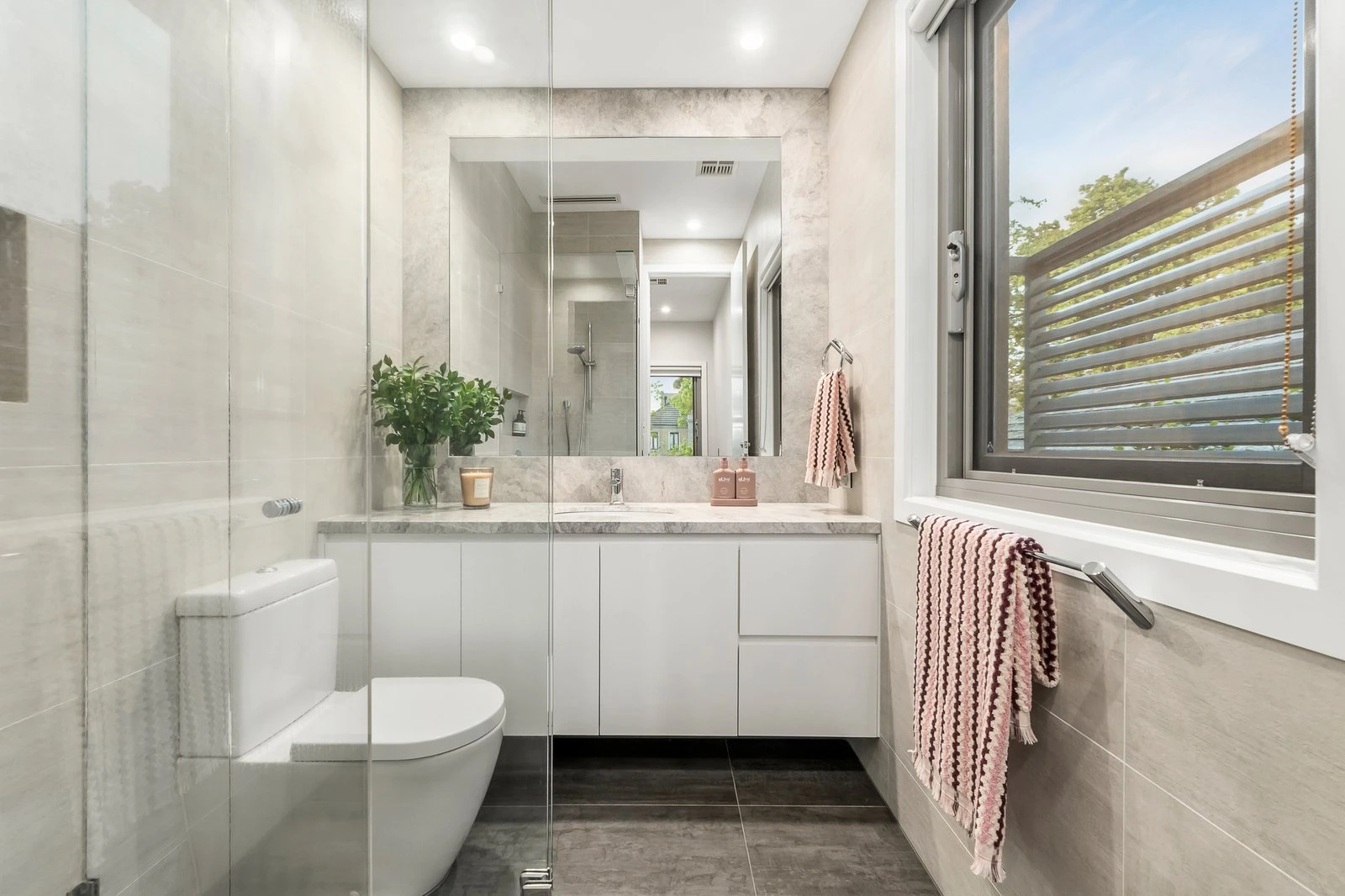 2/11 Leura Grove, Hawthorn East, 3123