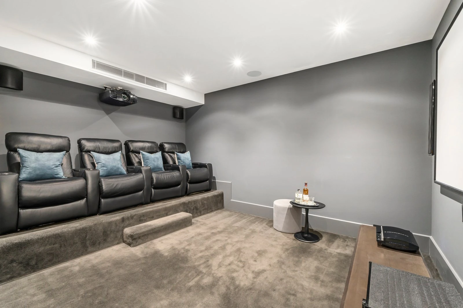 2/11 Leura Grove, Hawthorn East, 3123