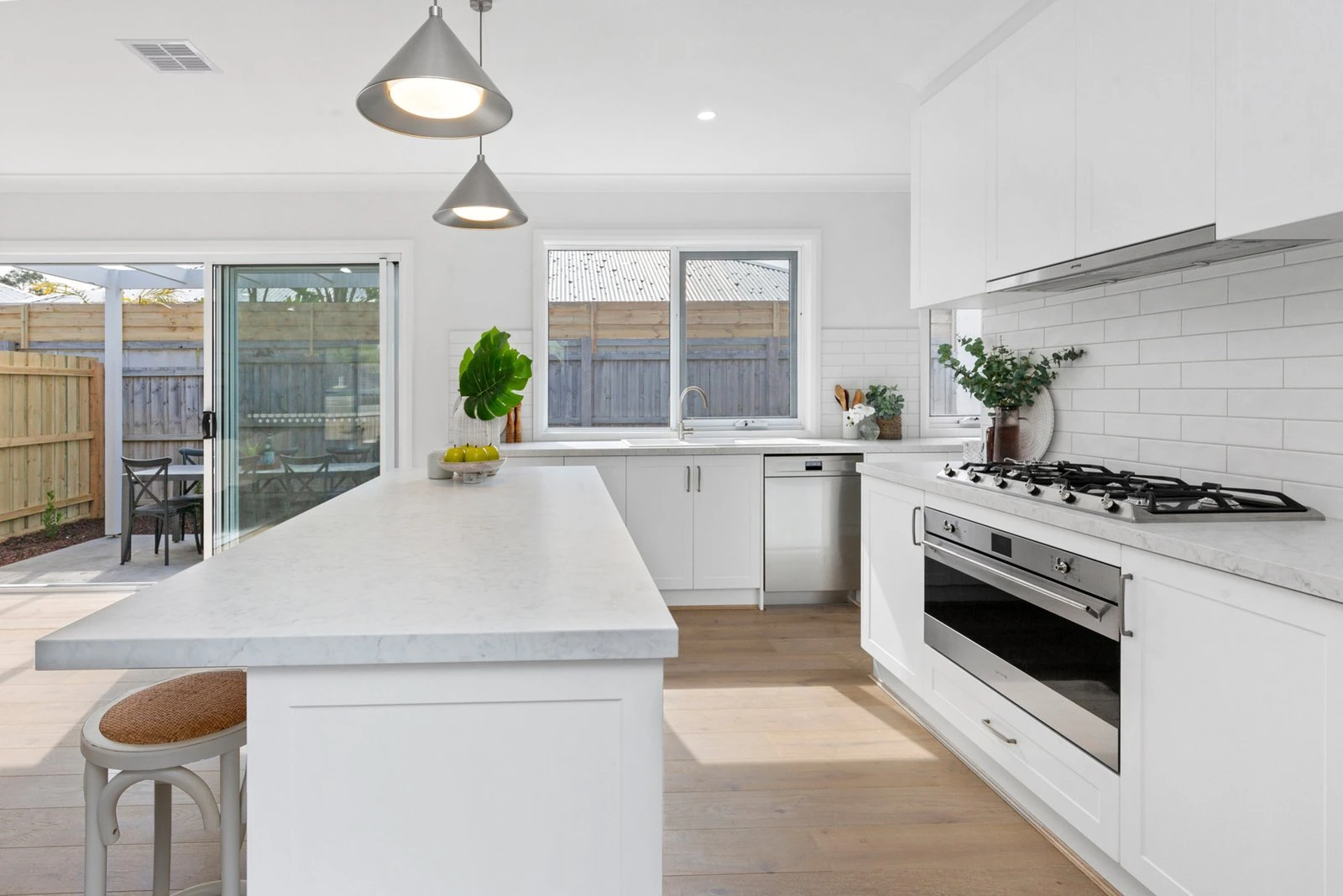 2/12 Coonara Avenue, Mount Eliza, 3930