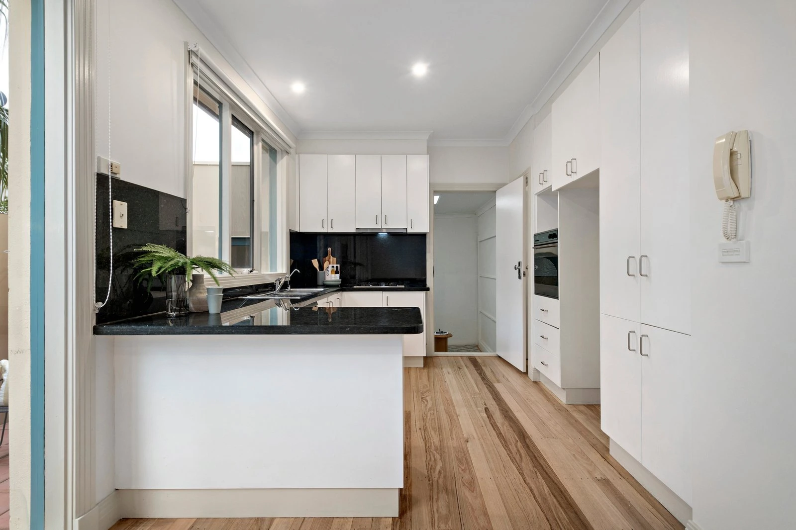 2/122 Mitford Street, Elwood, 3184
