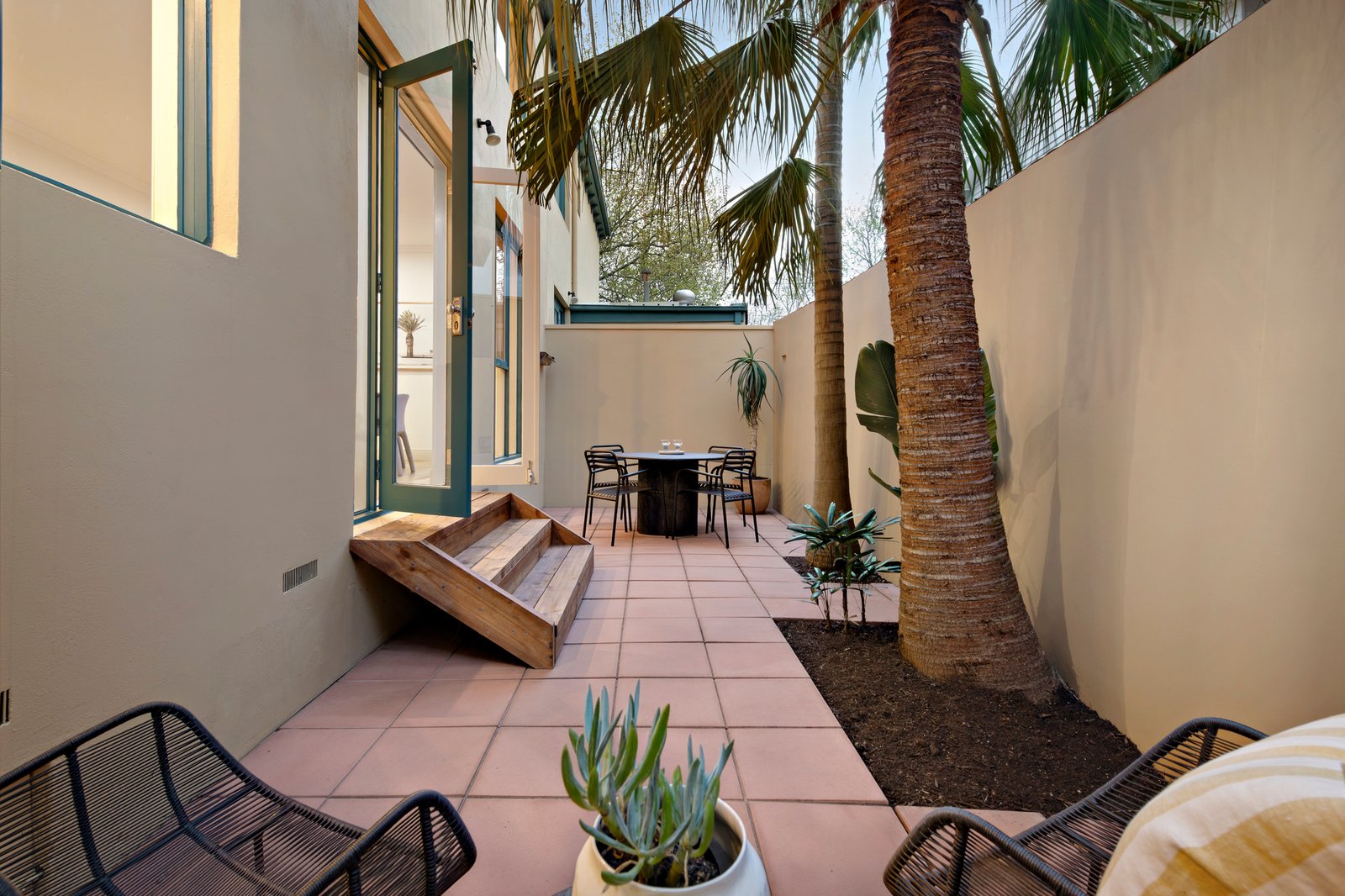 2/122 Mitford Street, Elwood, 3184