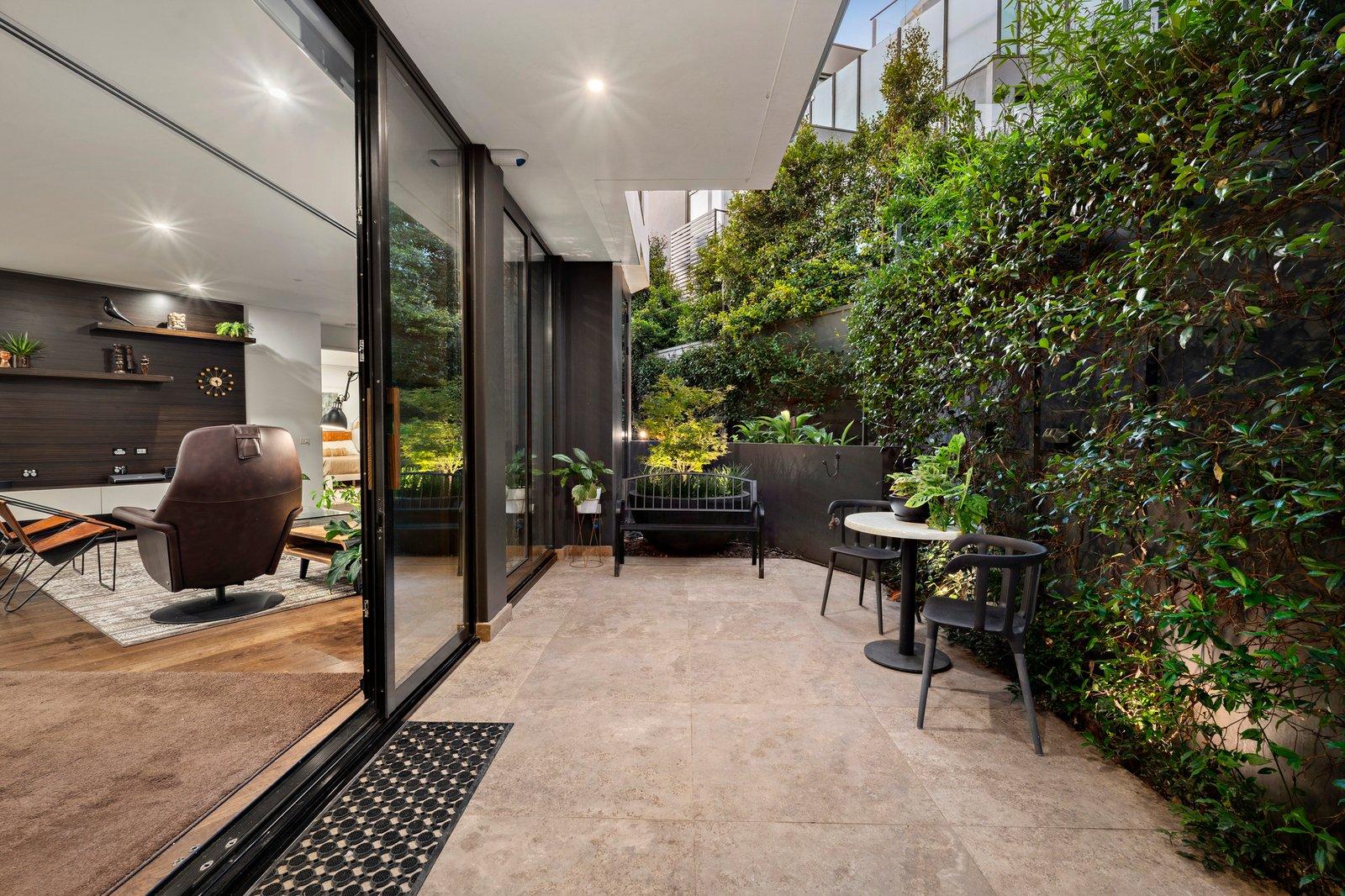 2/14 Martin Court, Toorak, 3142