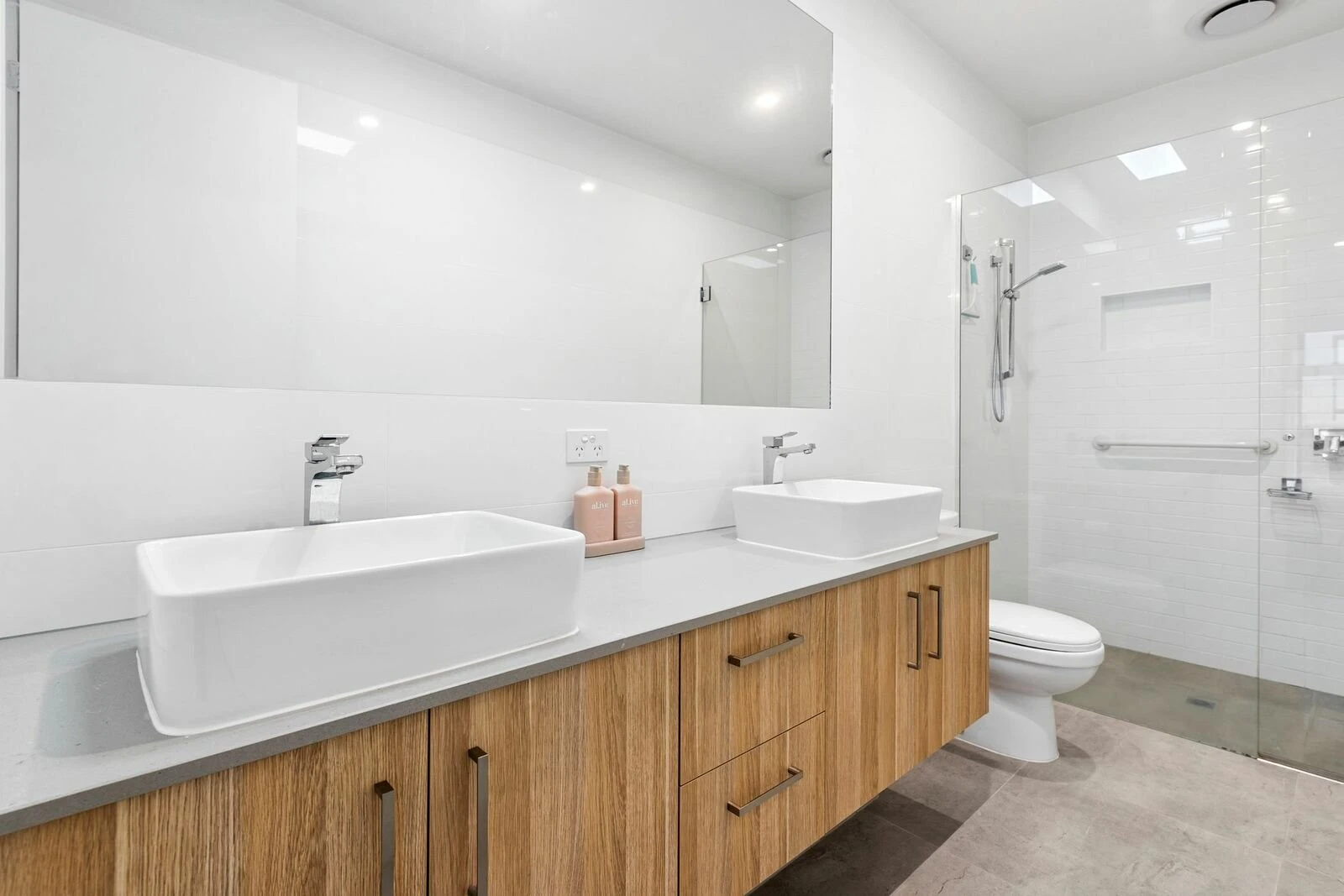 2/15 Green Island Avenue, Mount Martha, 3934