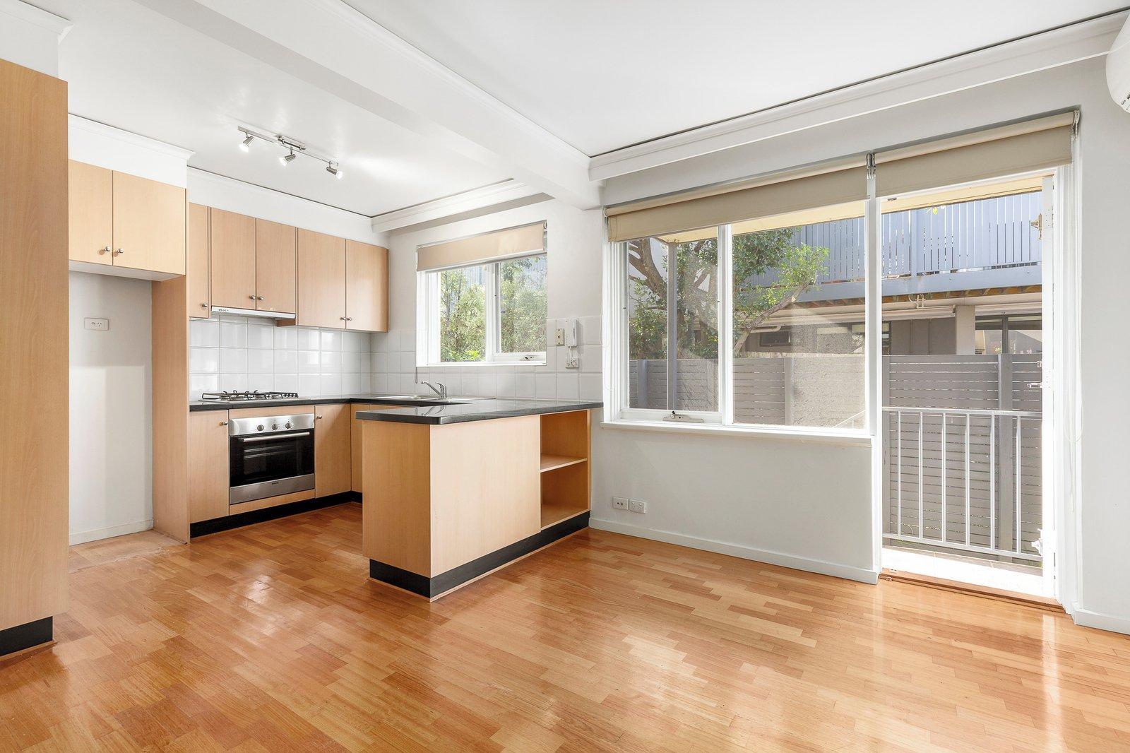 2/15 Holloway Street, Ormond, 3204
