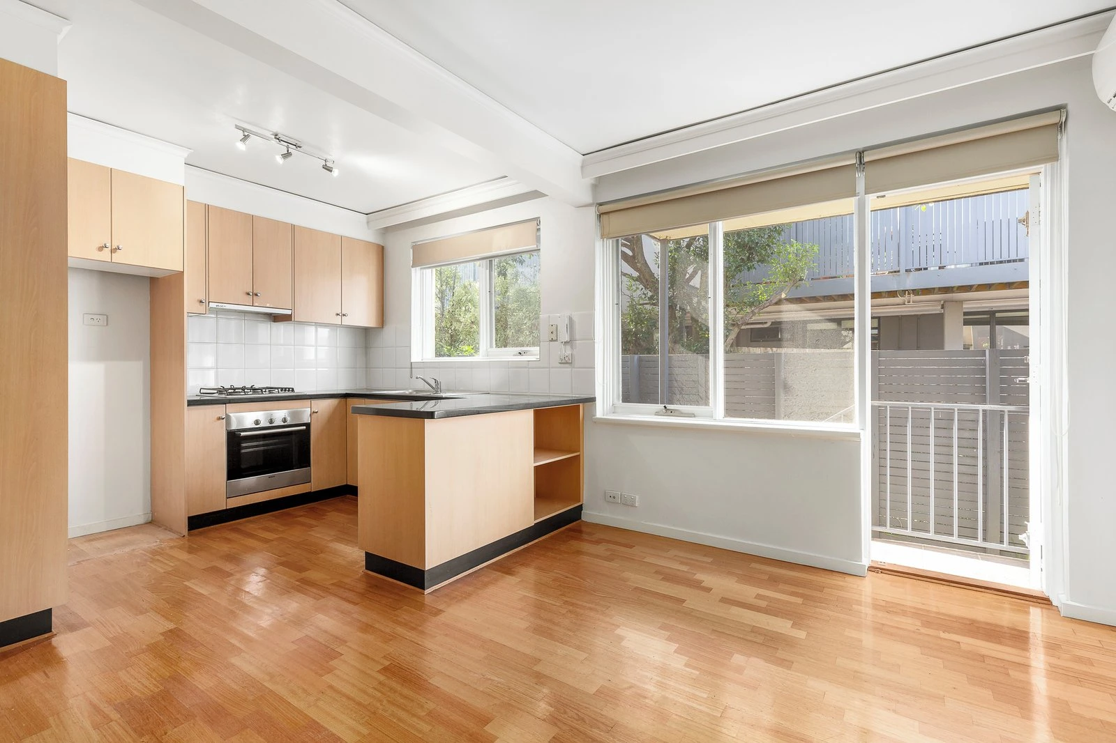 2/15 Holloway Street, Ormond, 3204