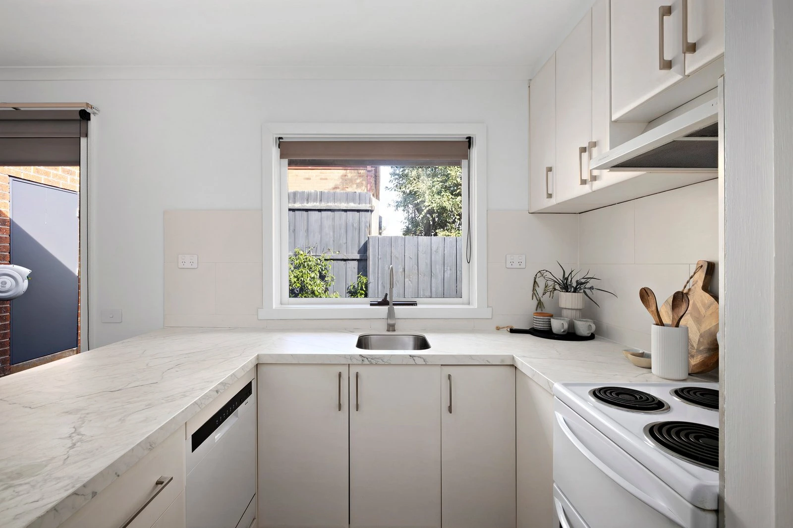 2/16 Murray Street, Mornington, 3931