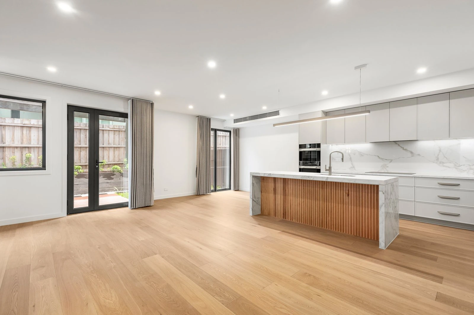 2/160 Balwyn Road, Balwyn, Vic