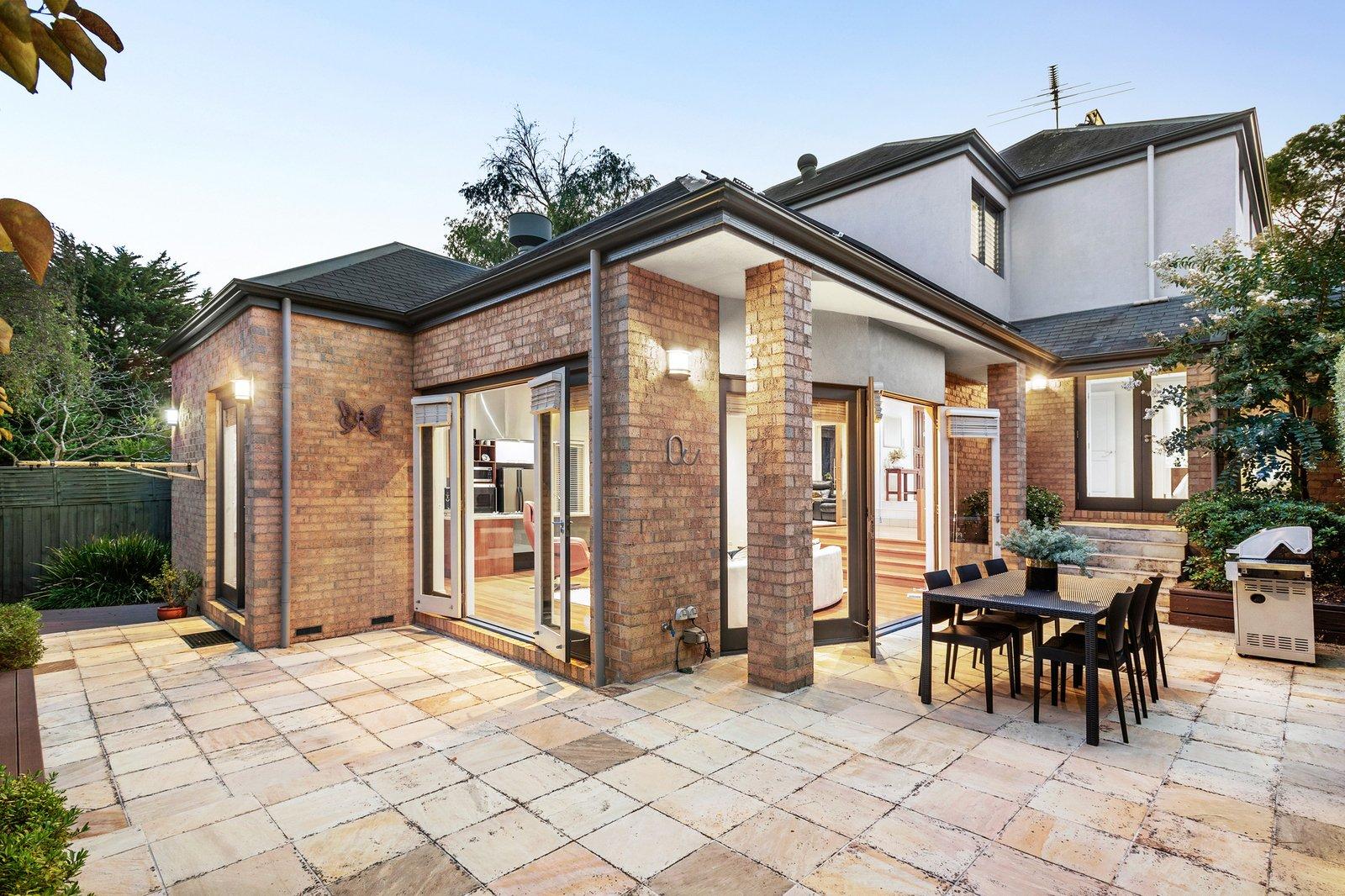 2/17 Dickens Street, Glen Iris, 3146