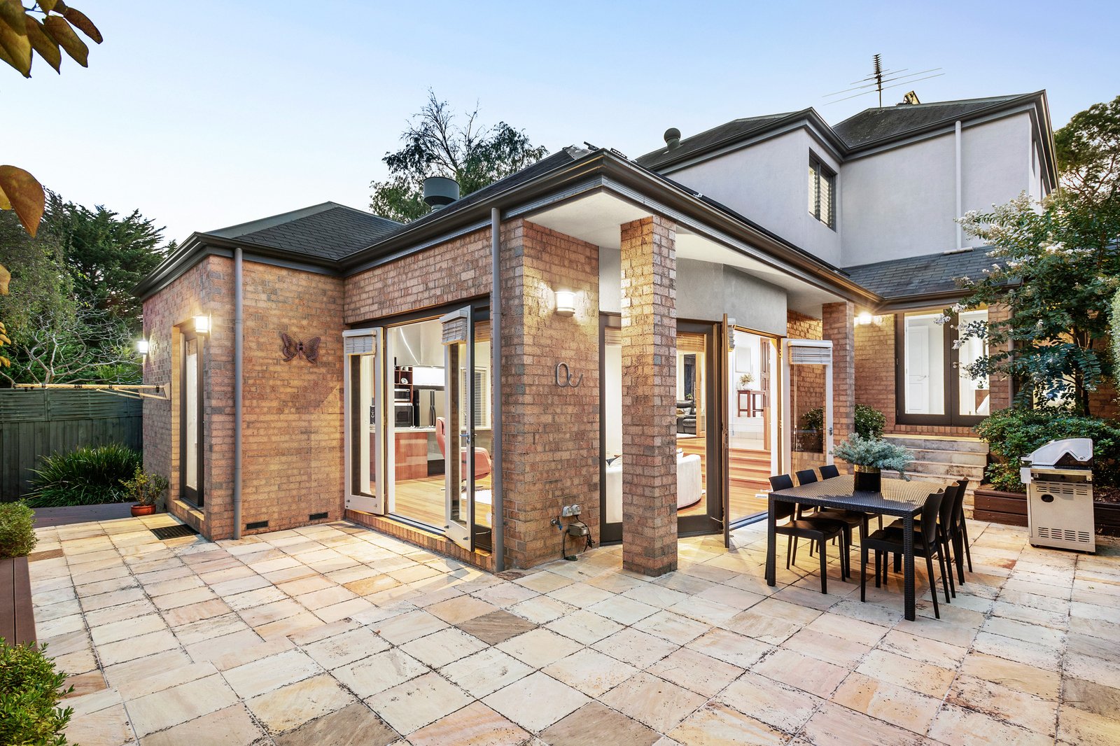 2/17 Dickens Street, Glen Iris, 3146