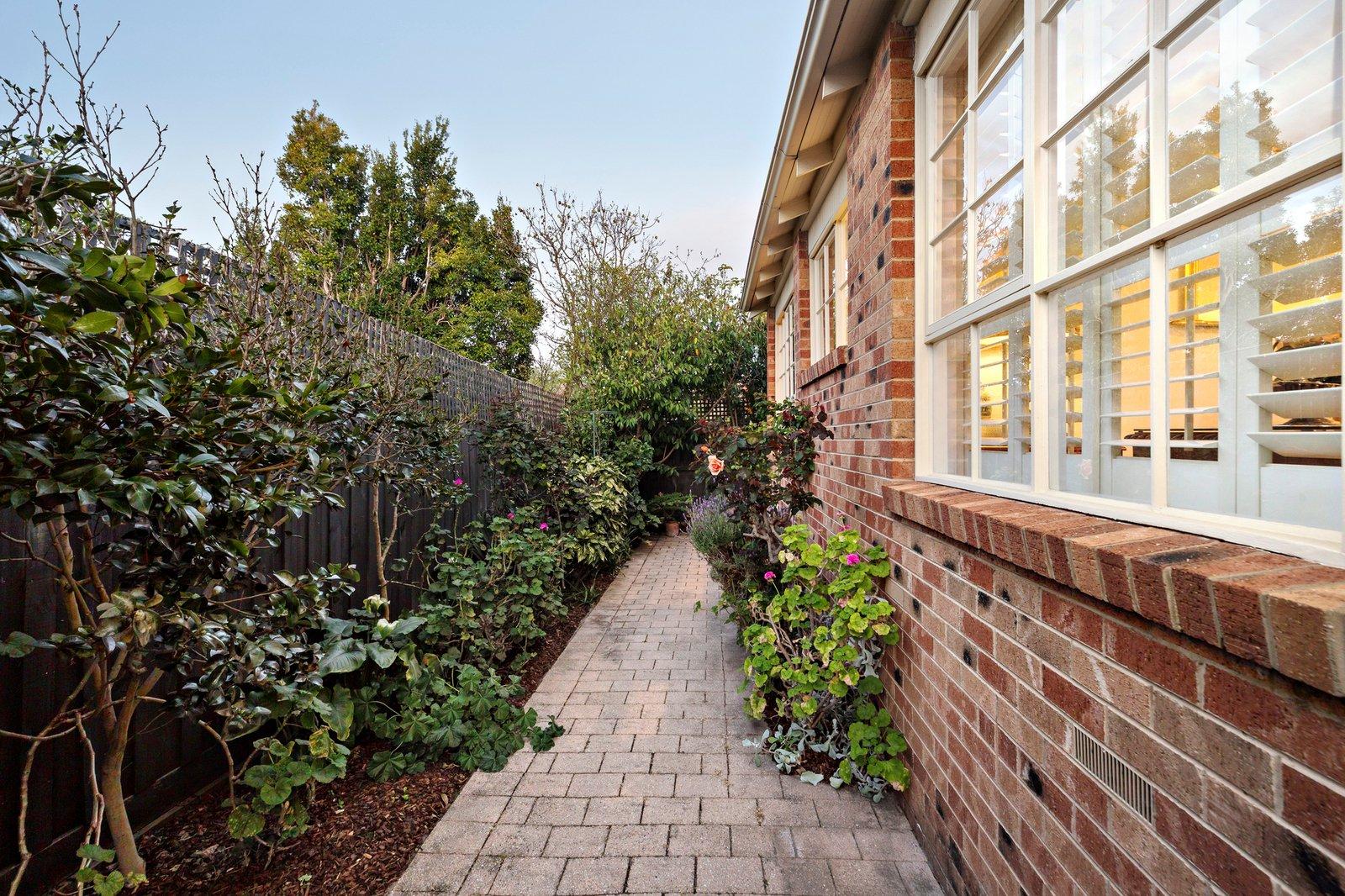2/170 Finch Street, Glen Iris, 3146
