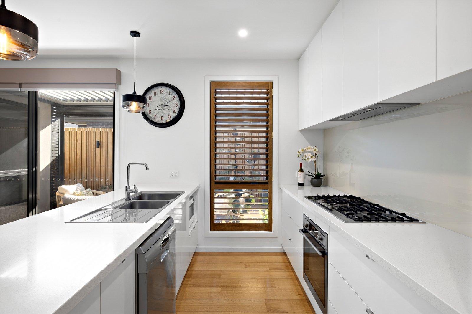 2/18 Macdonald Grove, Mornington, 3931