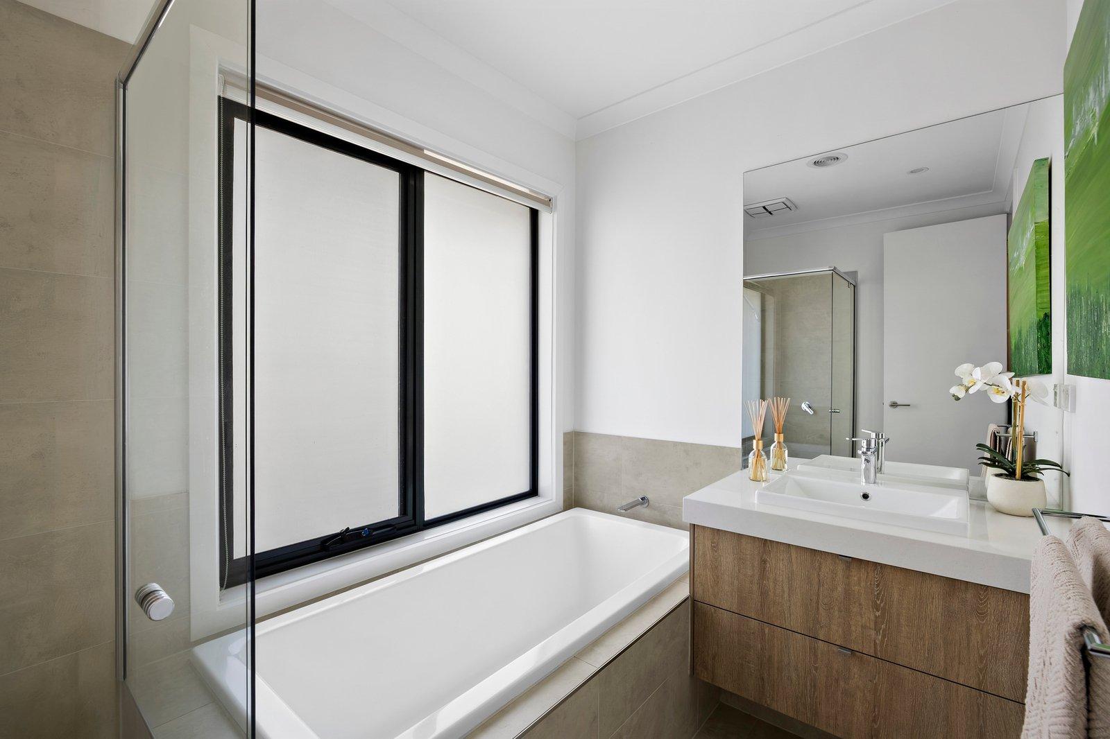 2/18 Macdonald Grove, Mornington, 3931