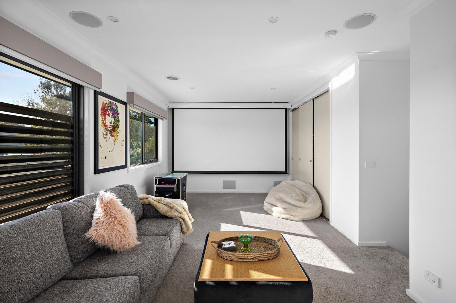 2/18 Macdonald Grove, Mornington, 3931