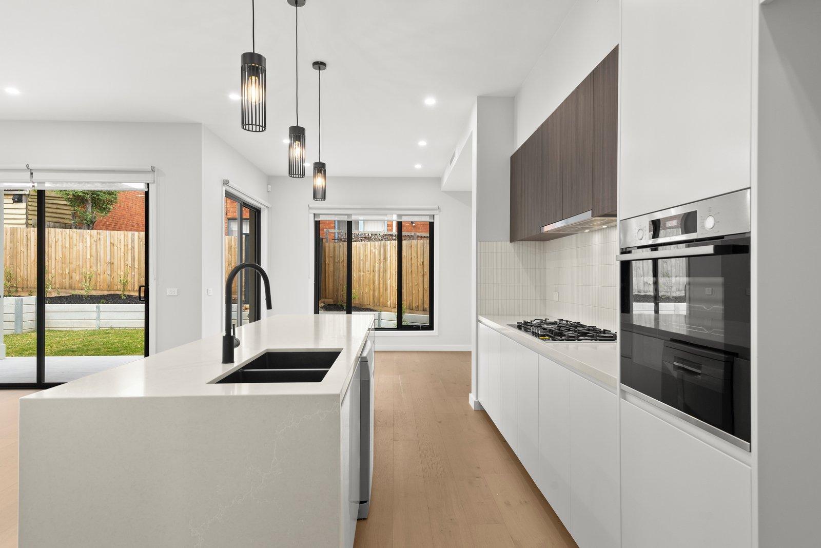 2/2 Elm Tree Road, Doncaster, 3108
