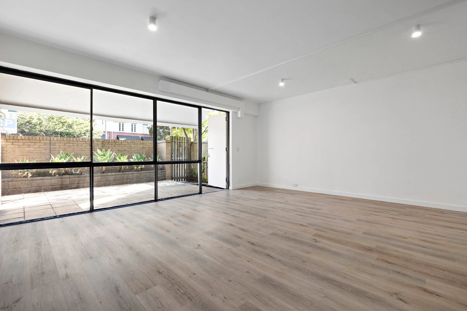 2/20 Commercial Road, Melbourne, 3004