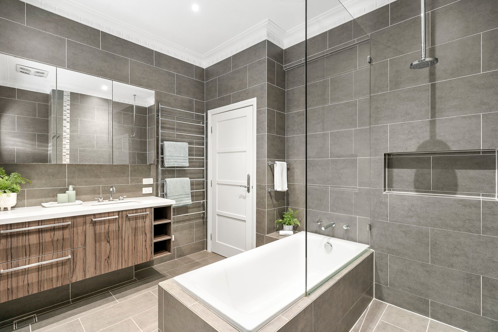 2/202 Kilby Road, Kew East, 3102