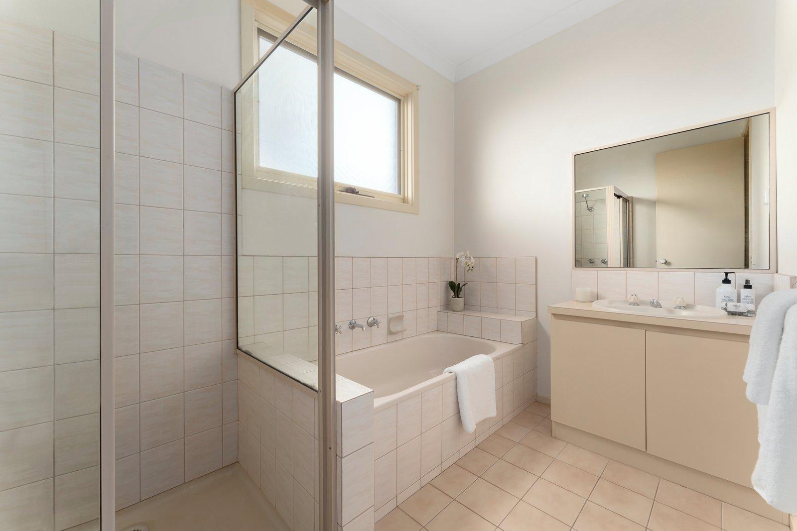 2/3 Peace Street, Glen Iris, 3146