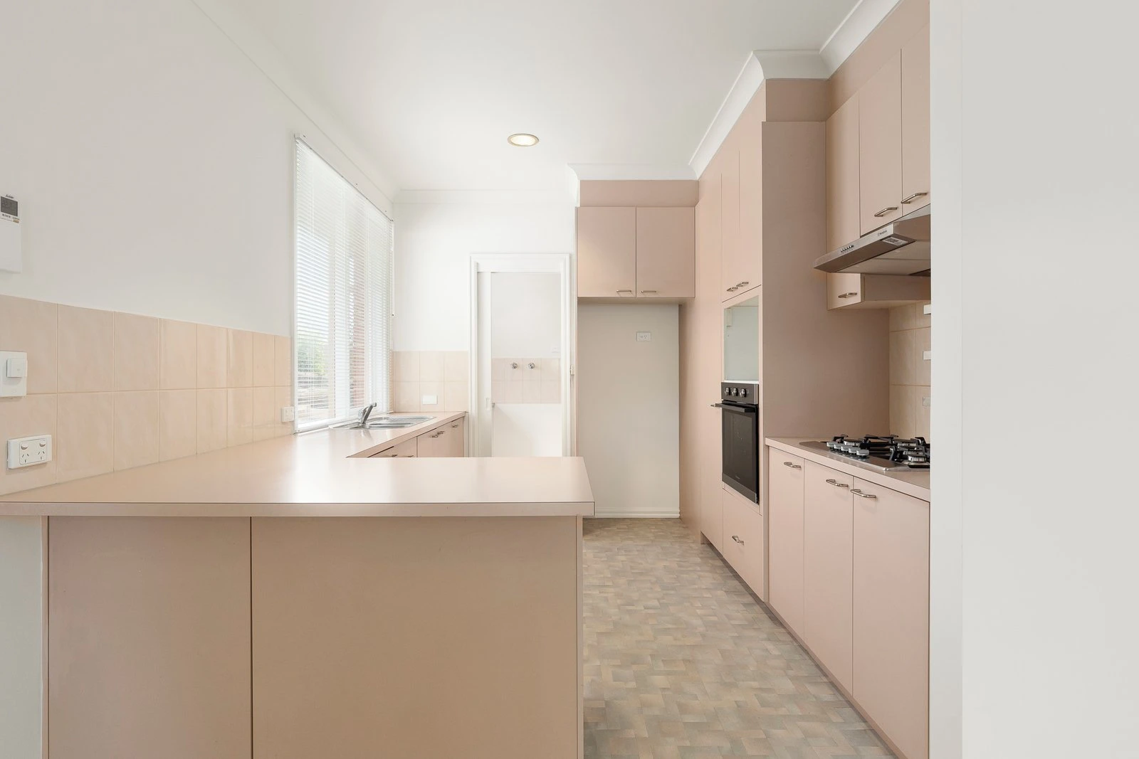 2/33 Zetland Road, Mont Albert, 3127