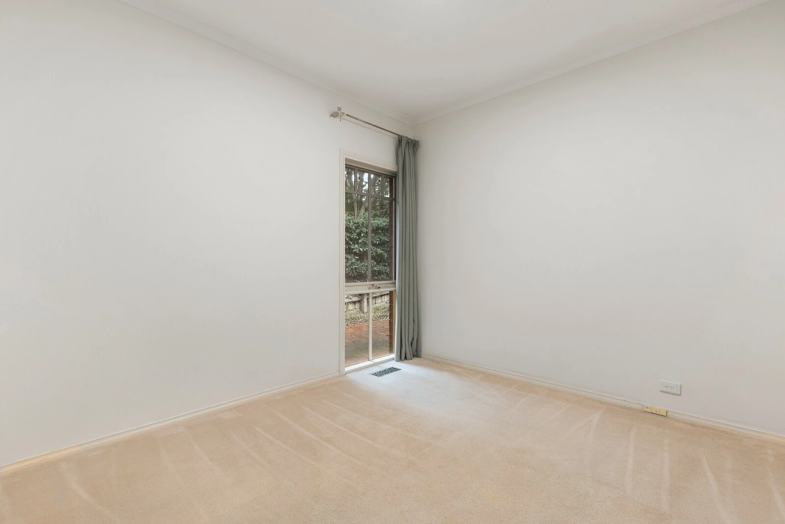 2/4 Florence Road, Surrey Hills, 3127