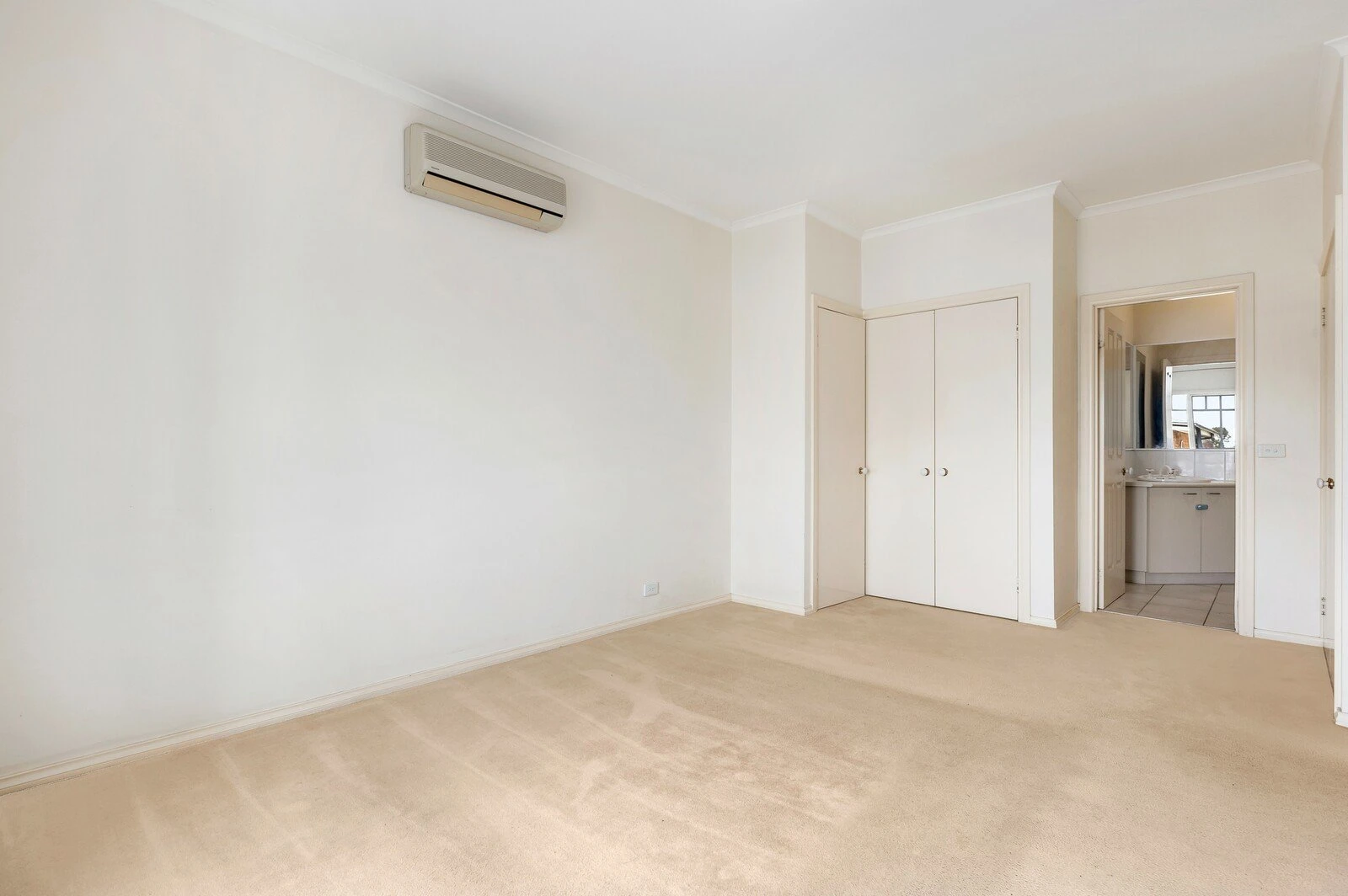 2/4 Florence Road, Surrey Hills, 3127