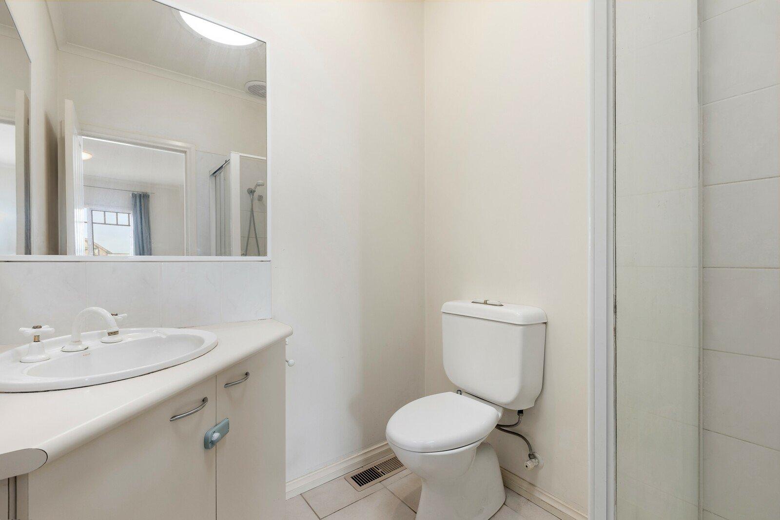 2/4 Florence Road, Surrey Hills, 3127