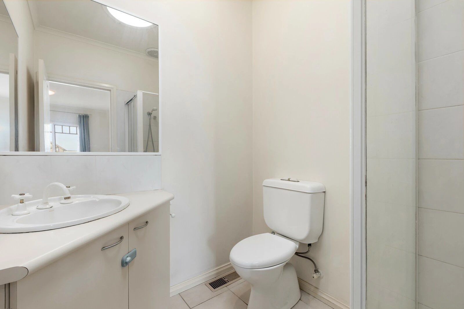 2/4 Florence Road, Surrey Hills, 3127
