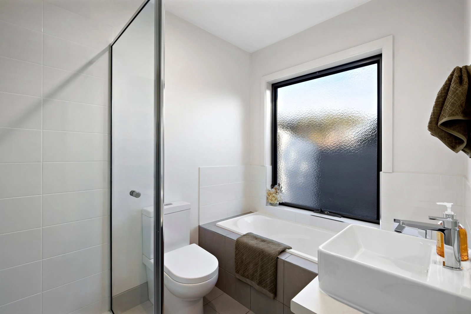 2/4 Goldborough Court, Frankston South, 3199