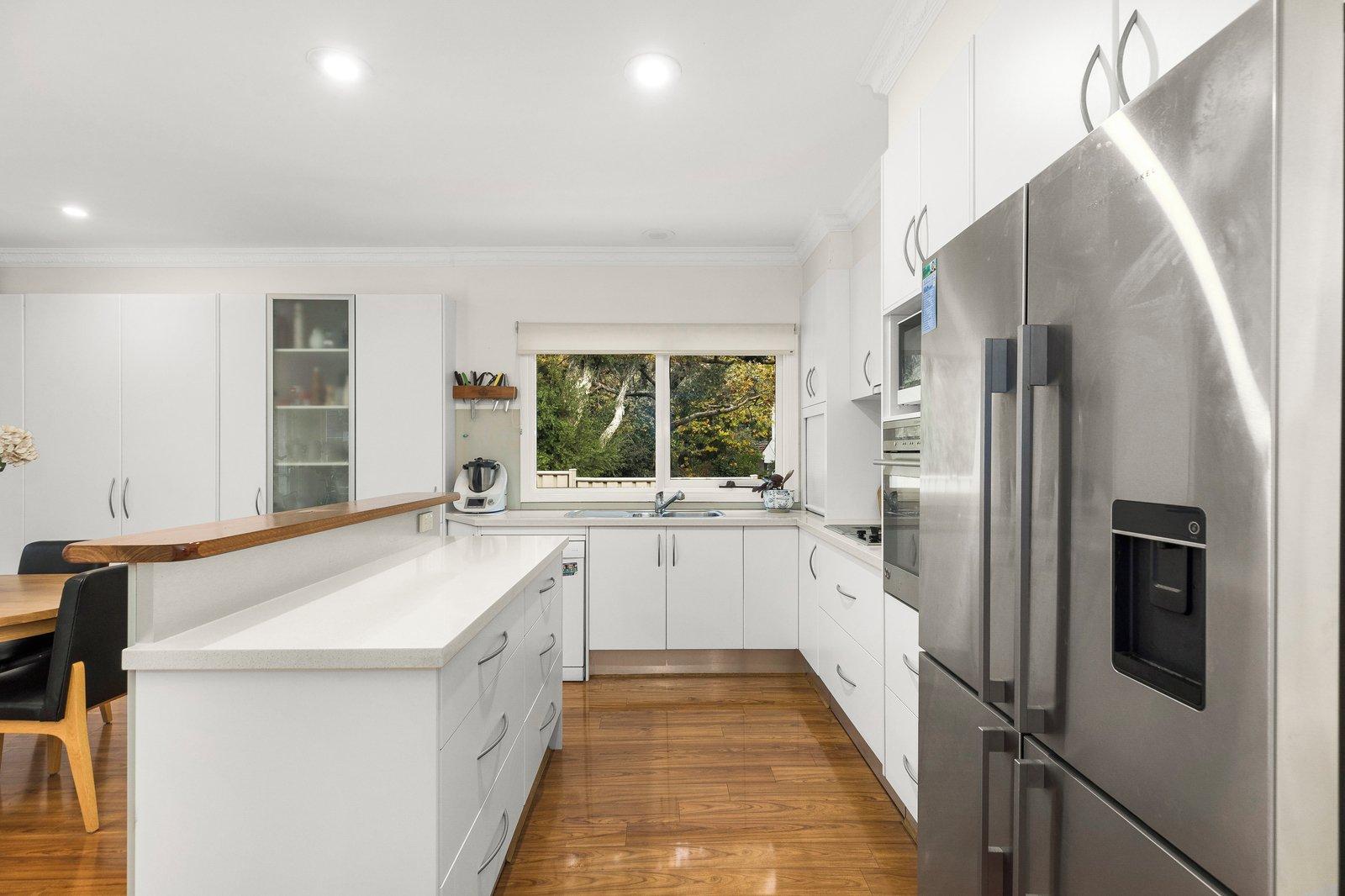 2/4 Hopetoun Avenue, Canterbury, 3126