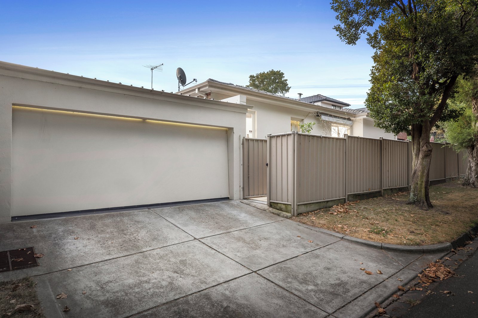 2/4 Hopetoun Avenue, Canterbury, 3126
