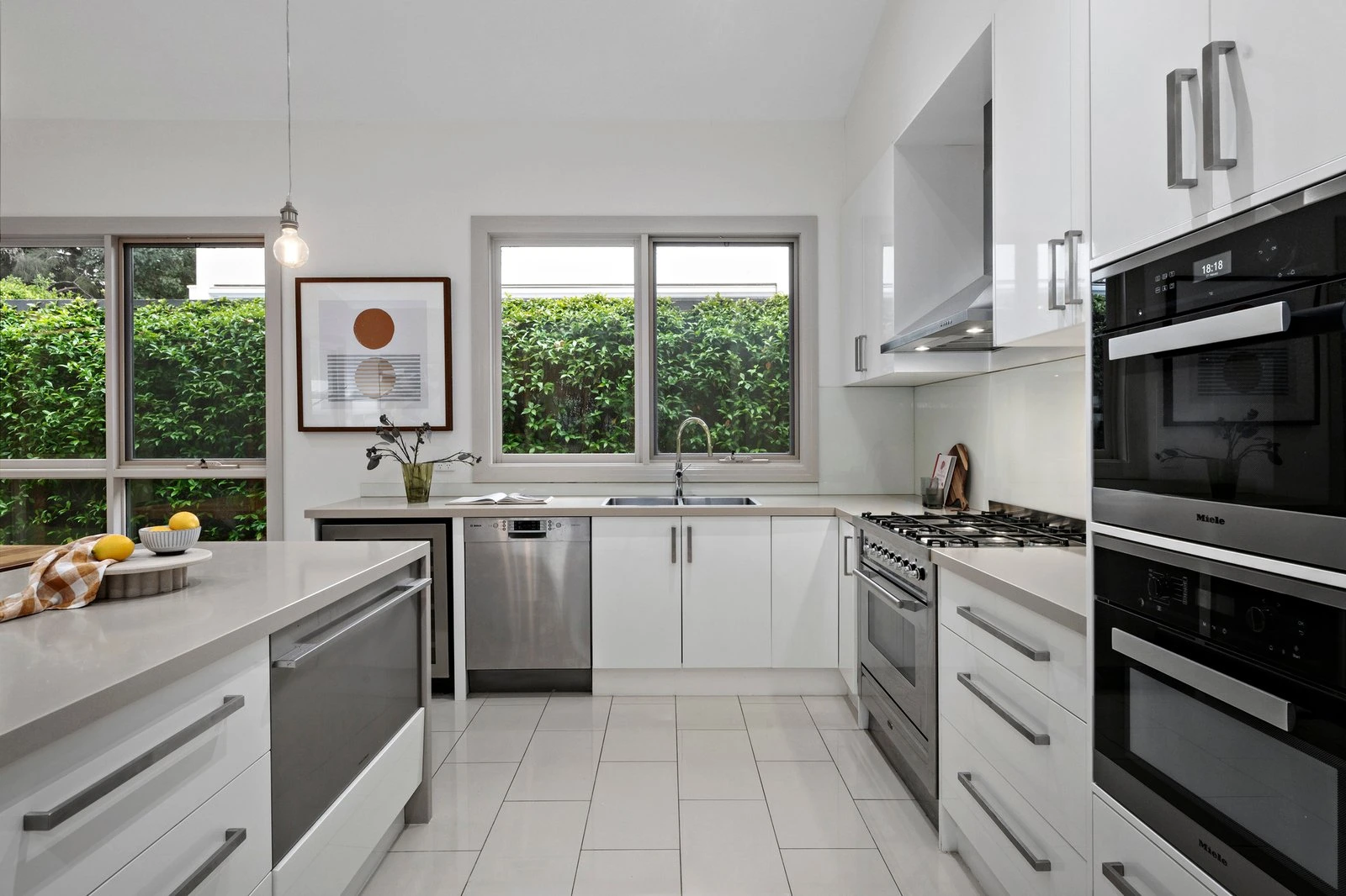 24 Rothesay Avenue, Elwood, 3184