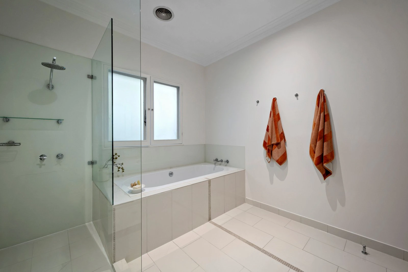 24 Rothesay Avenue, Elwood, 3184
