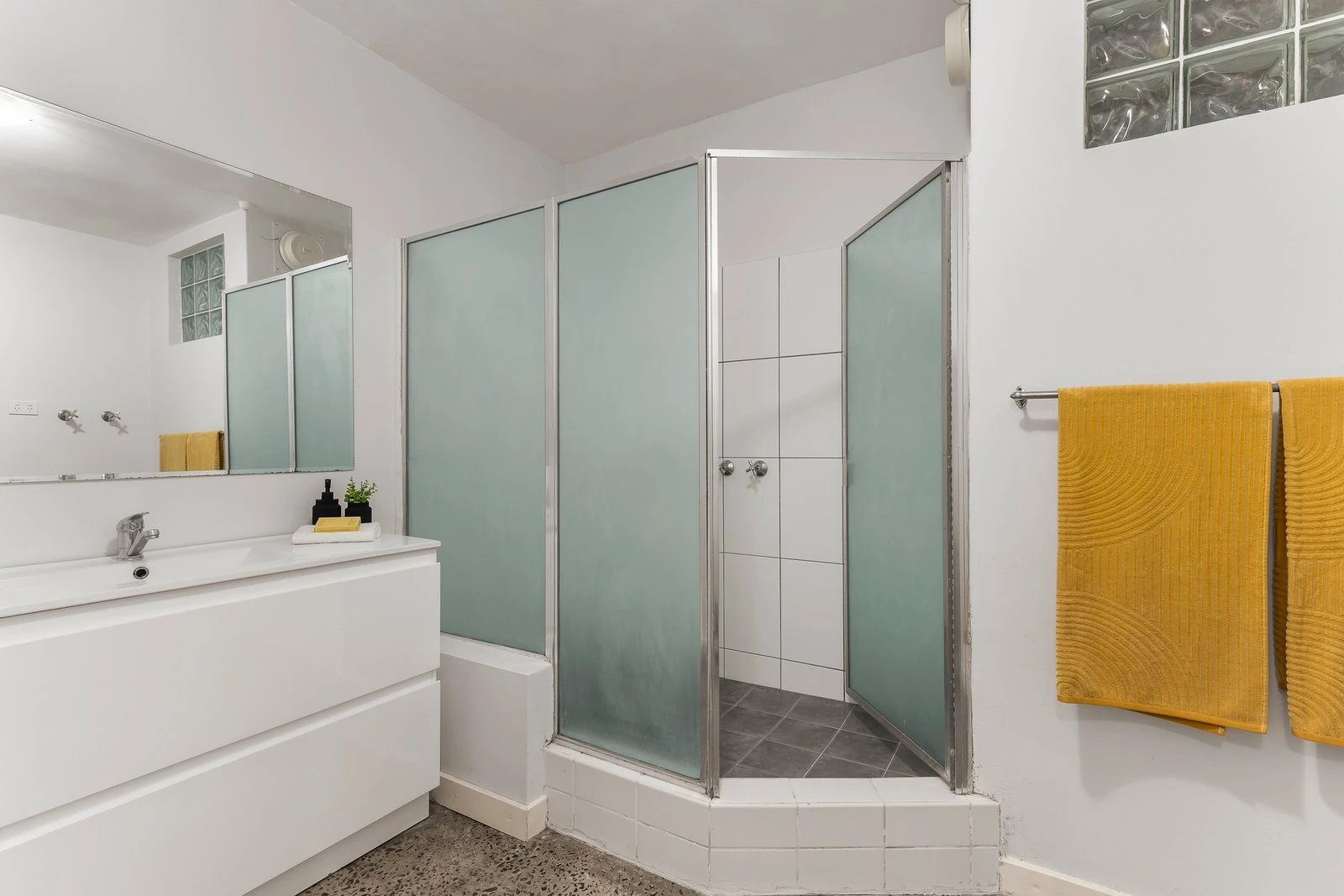 2/411 Toorak Road, Toorak, 3142