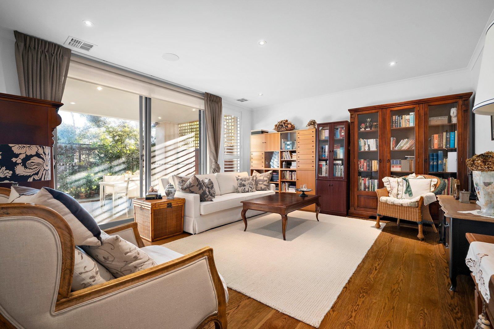 2/44 Warburton Road, Canterbury, 3126