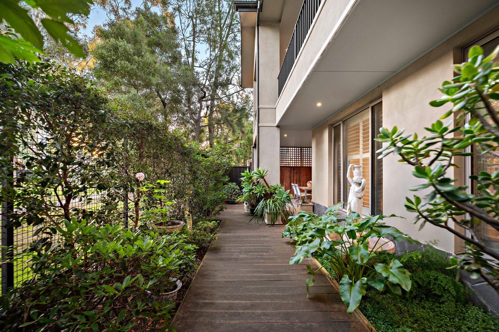 2/44 Warburton Road, Canterbury, 3126