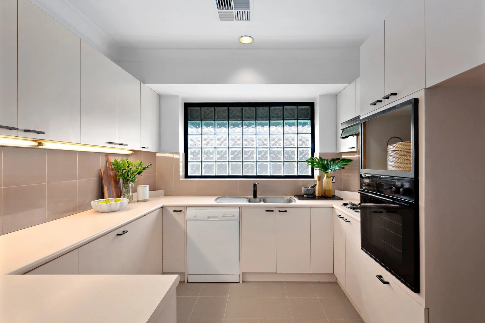 2/6 Lalbert Crescent, Prahran, 3181