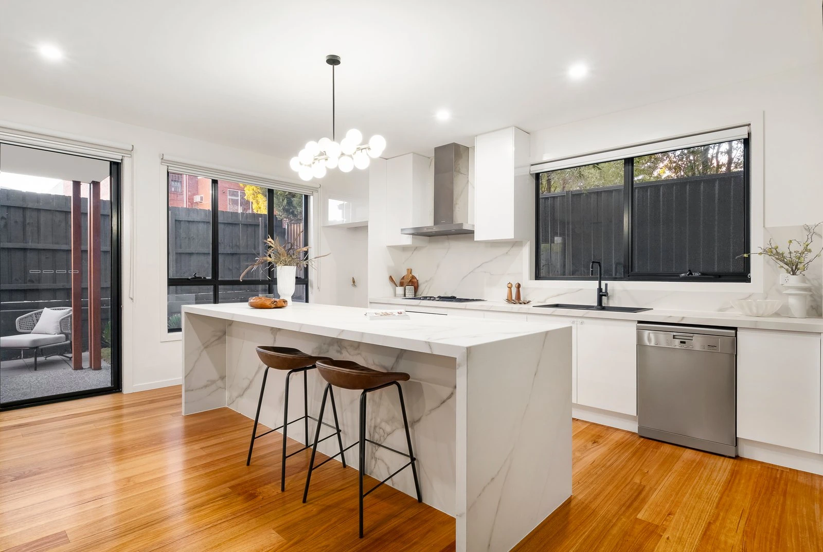 2/6 Mons Street, Glen Iris, 3146