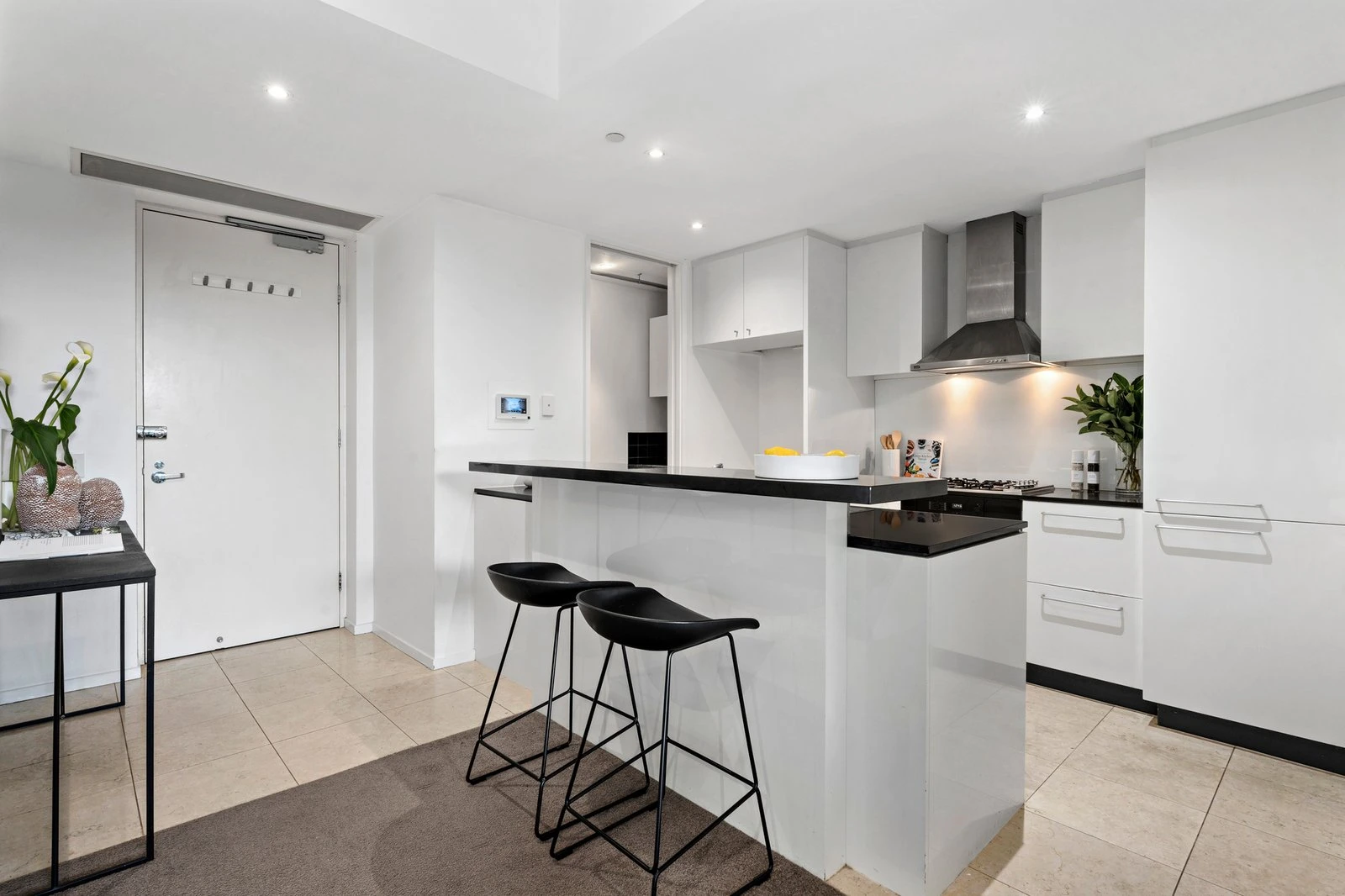 27/2 Esplanade West, Port Melbourne, 3207