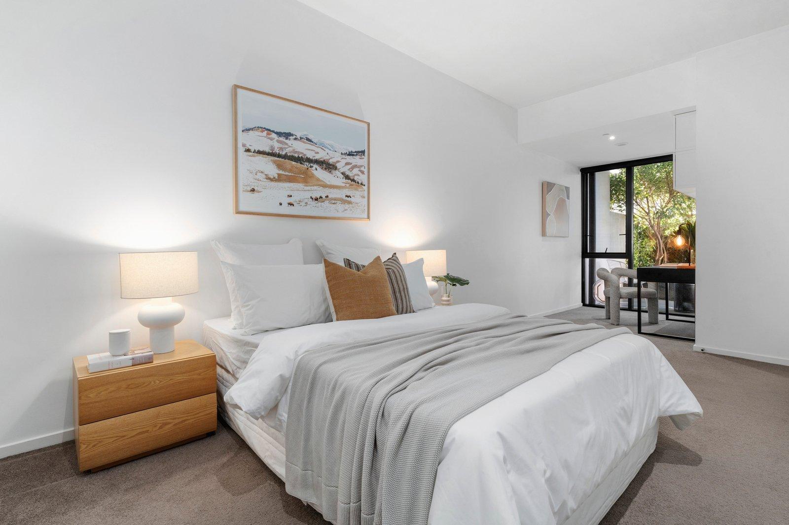 27/2 Esplanade West, Port Melbourne, 3207