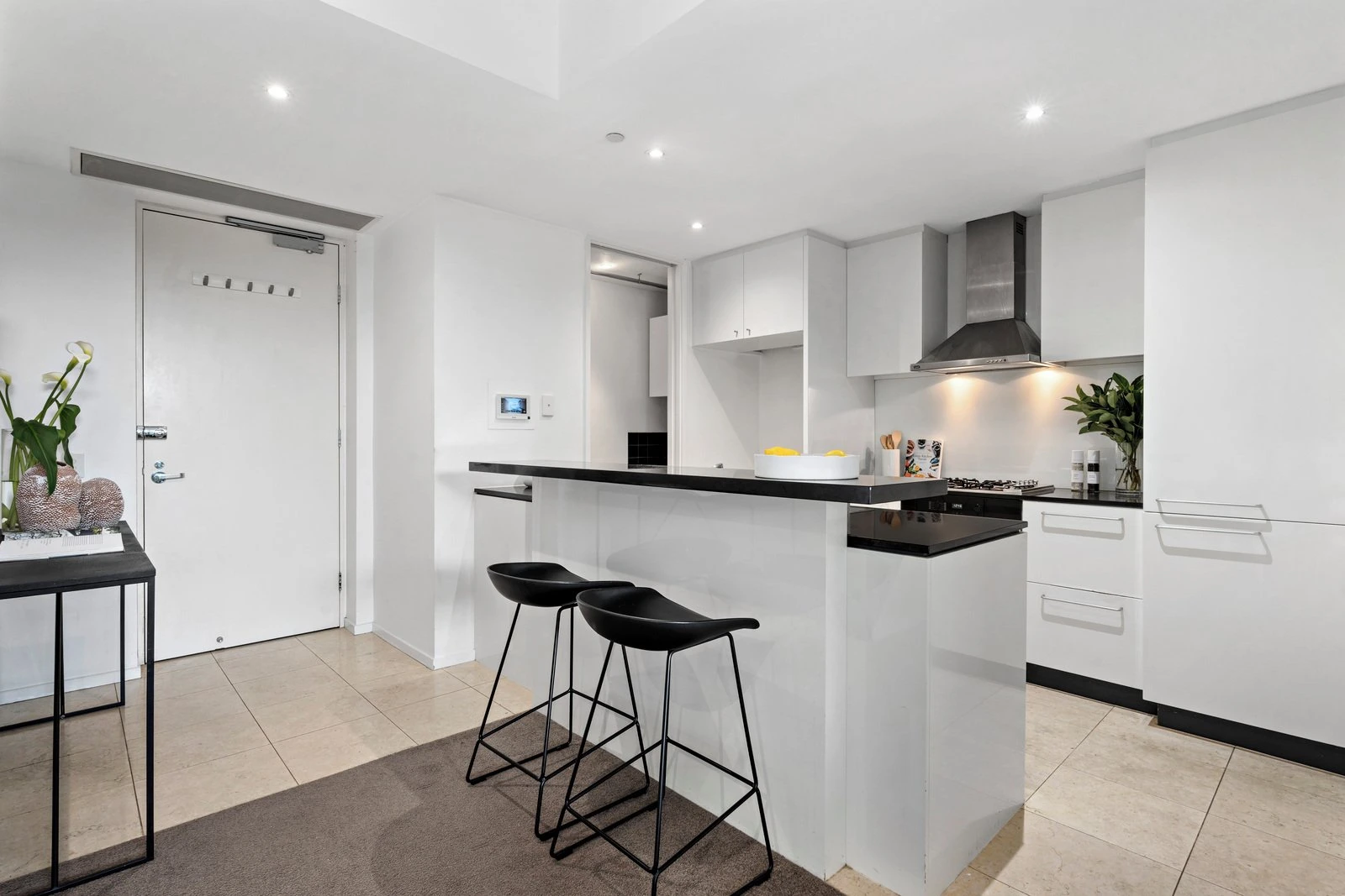 27/2 Esplanade West, Port Melbourne, 3207