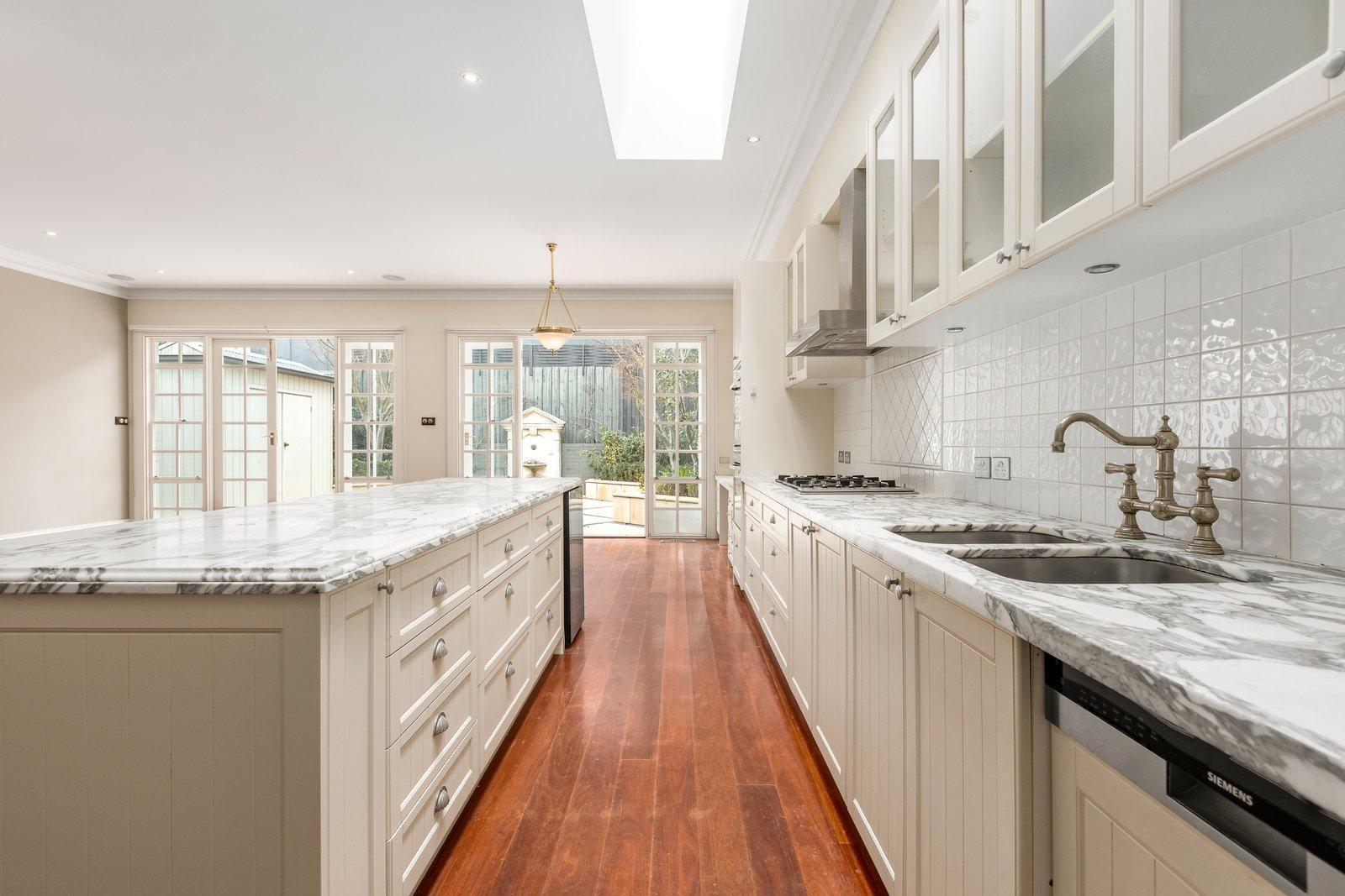 2A Mathoura Road, Toorak, 3142