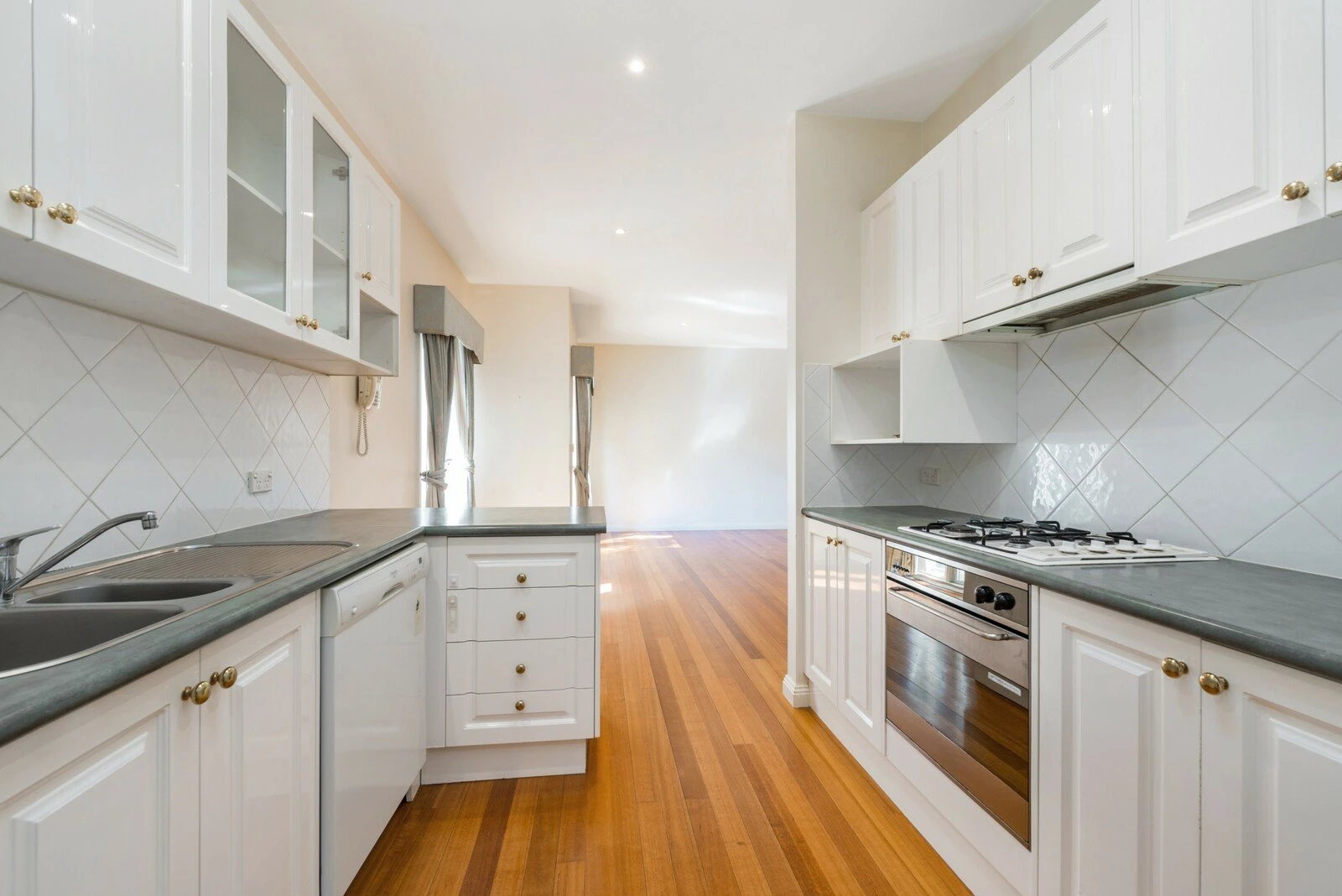 2A Woodlands Avenue, Kew East, 3102