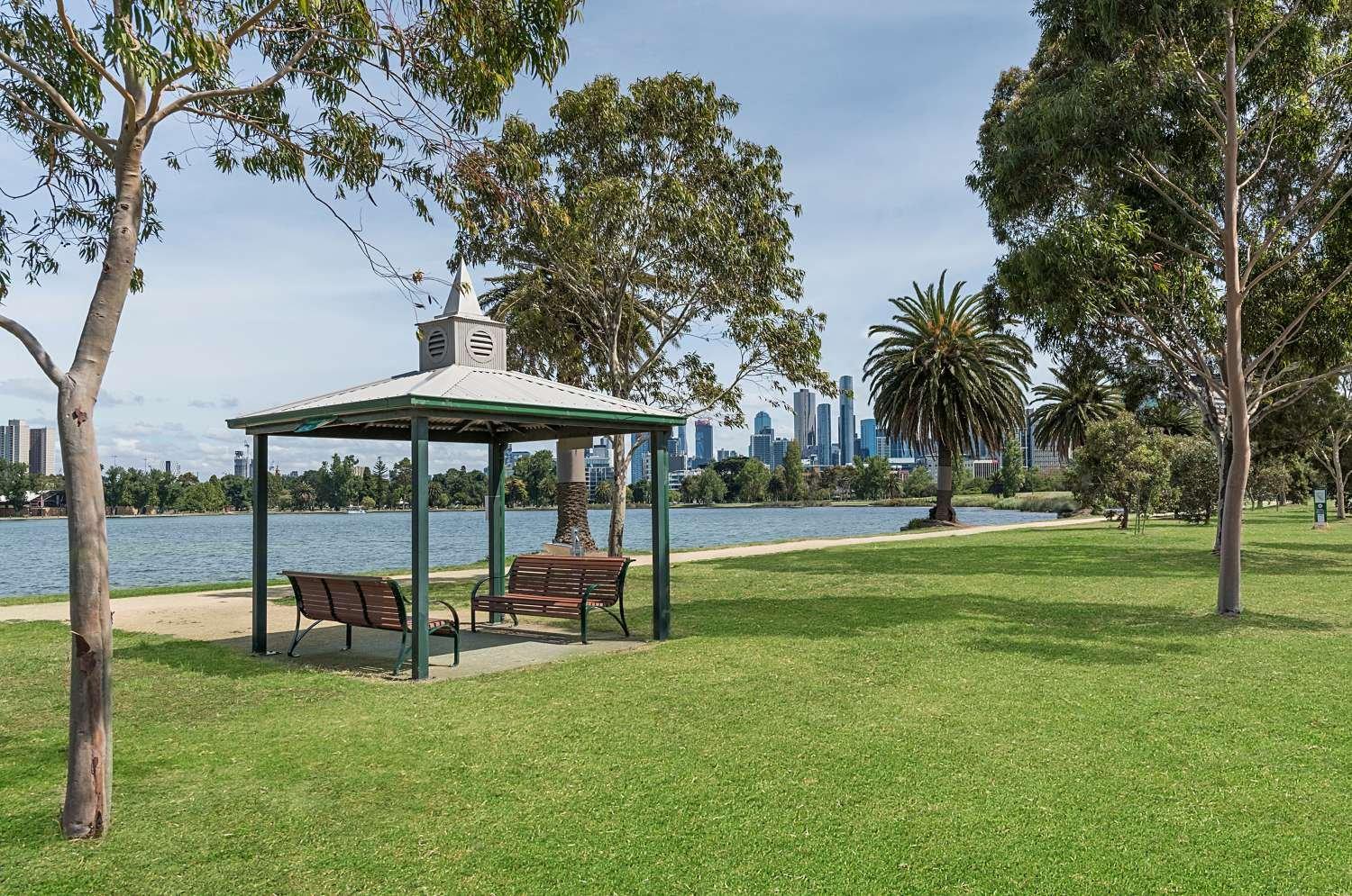 2C Waterloo Crescent, St Kilda, 3182