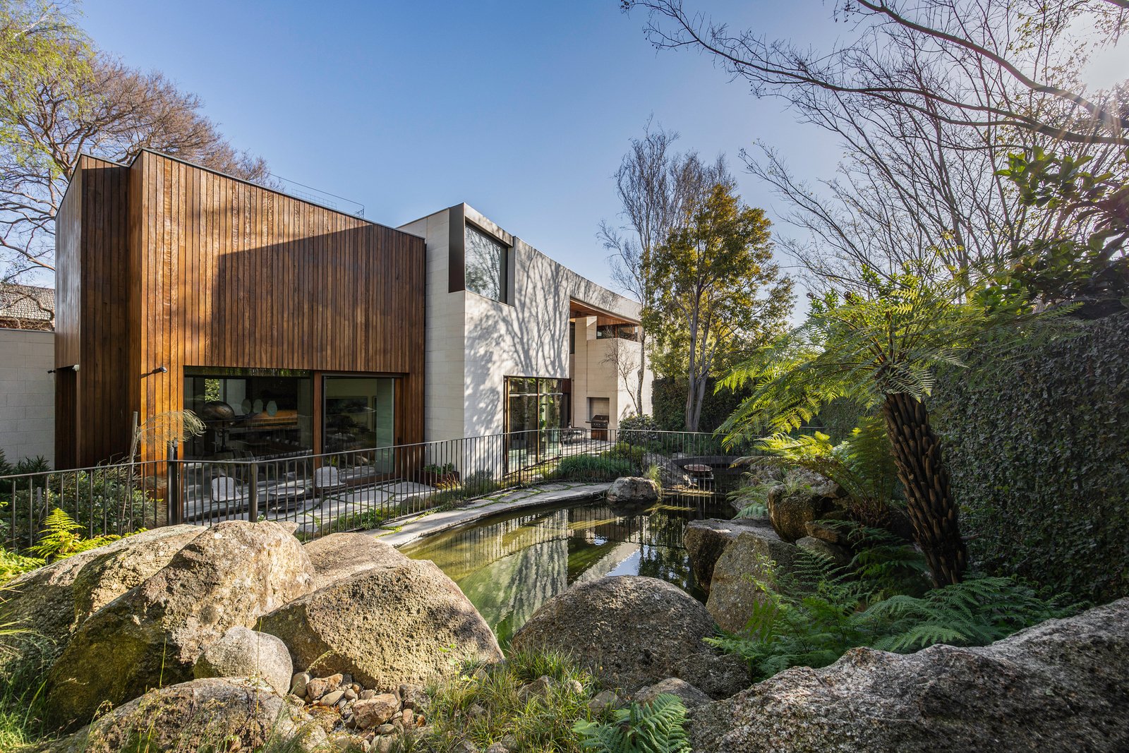 3 Leighton Court, Toorak, 3142