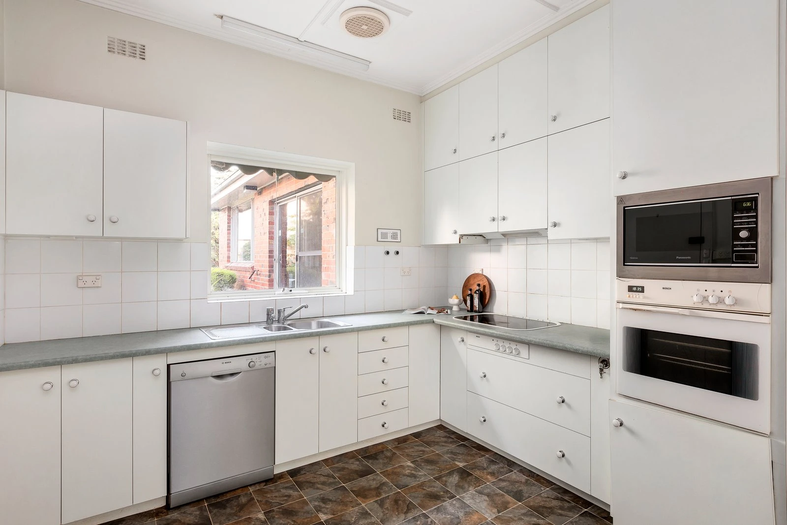 30 Rubens Grove, Canterbury, 3126