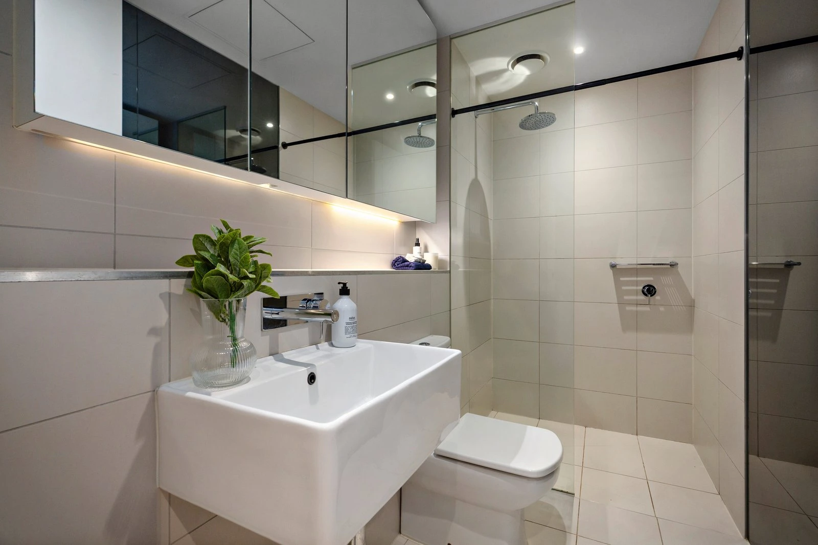 303/99 Palmerston Crescent, South Melbourne, 3205