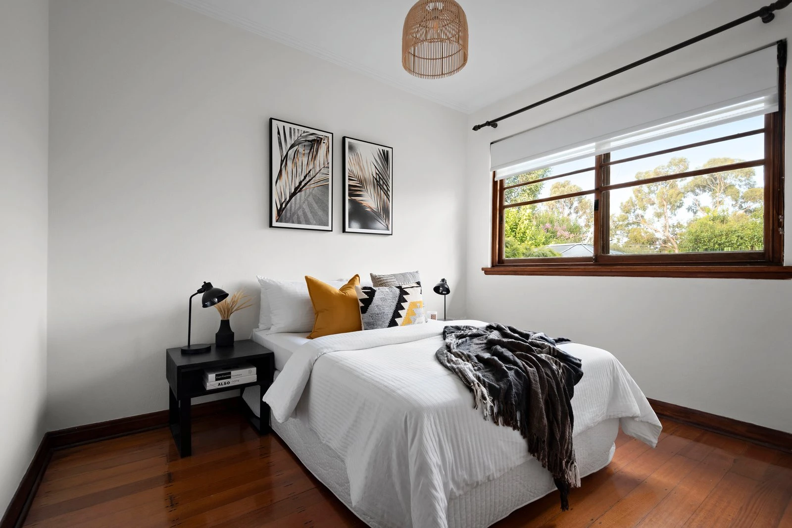 33 Cairnes Crescent, Malvern East, 3145