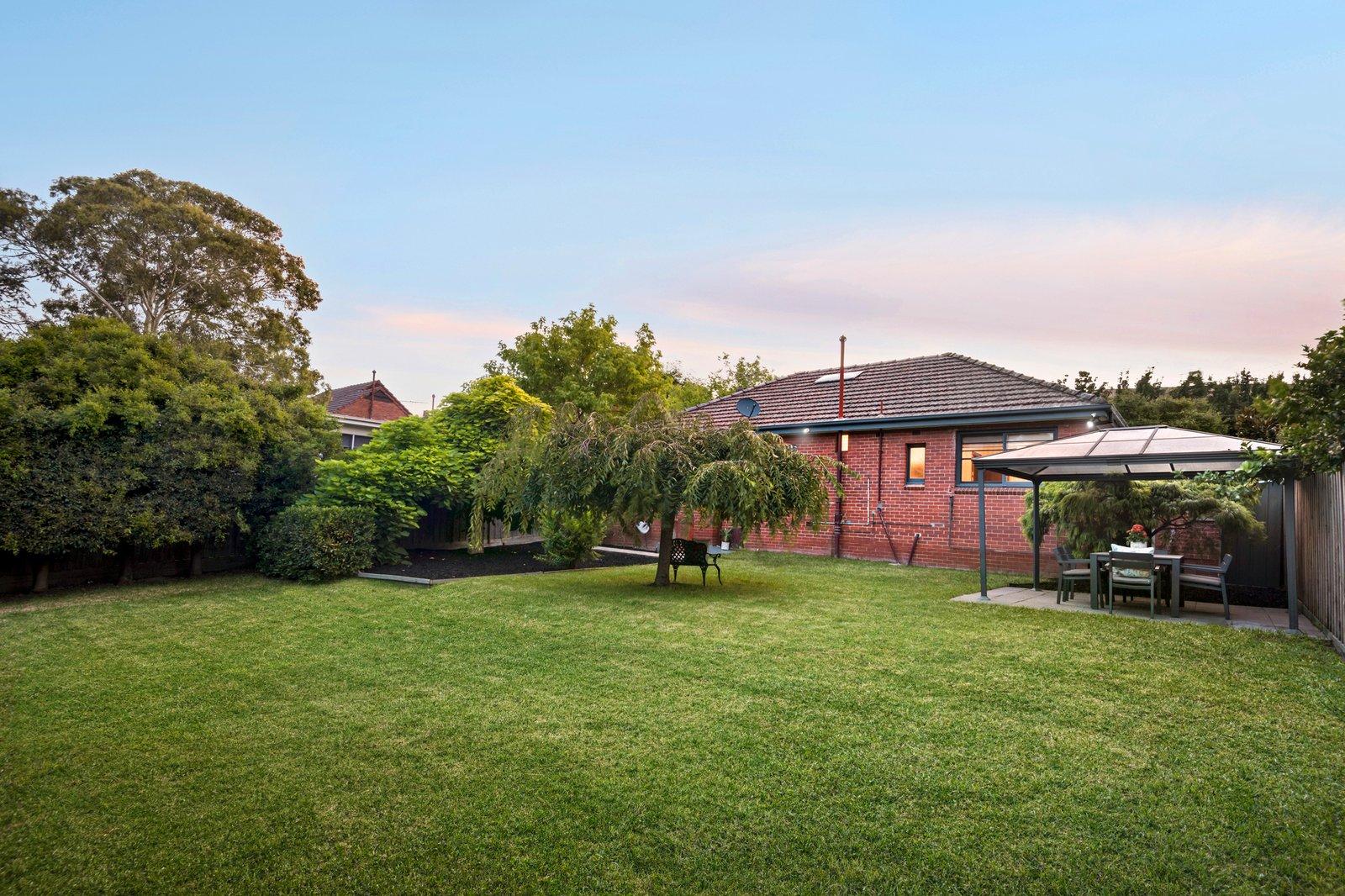 33 Cairnes Crescent, Malvern East, 3145