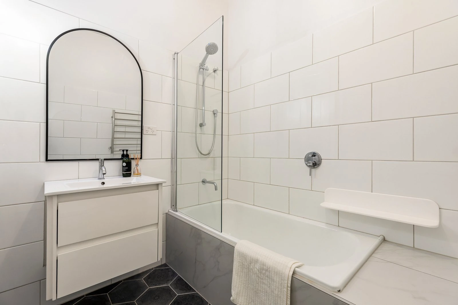 33 Myrtle Road, Canterbury, 3126