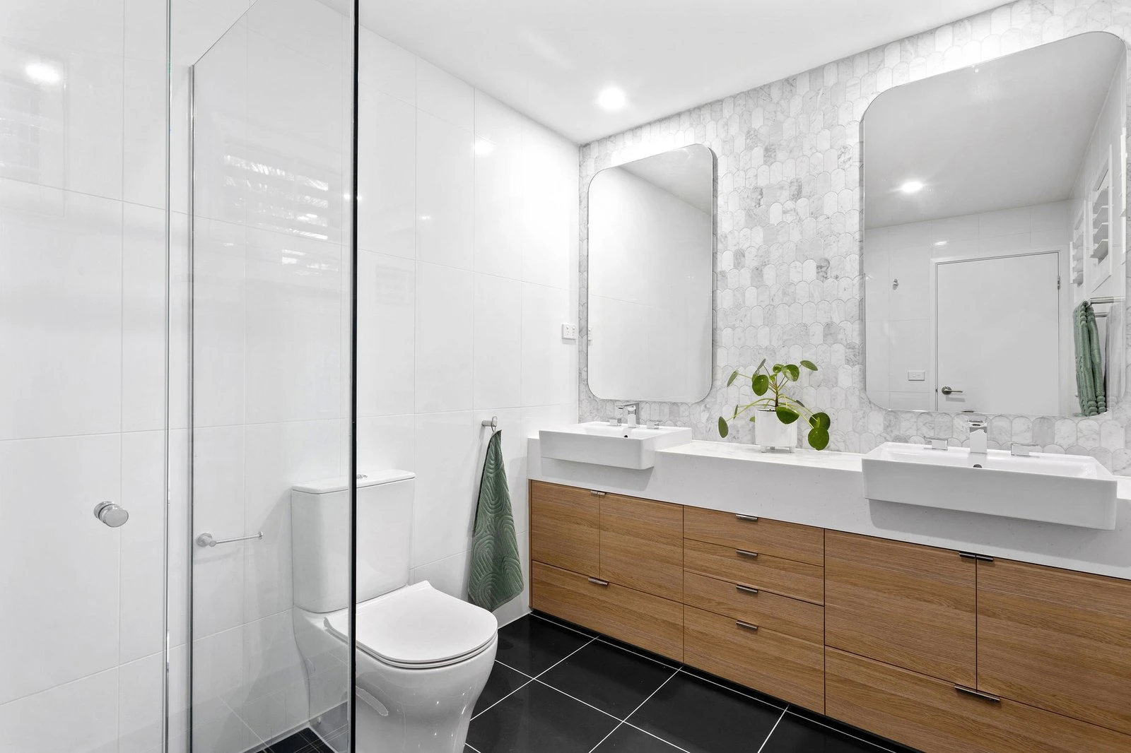 33 Trafalgar Square, Mount Martha, 3934